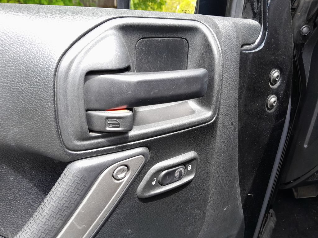 Used 2018 Jeep Wrangler Unlimited Sport S AWD/4WD image 12