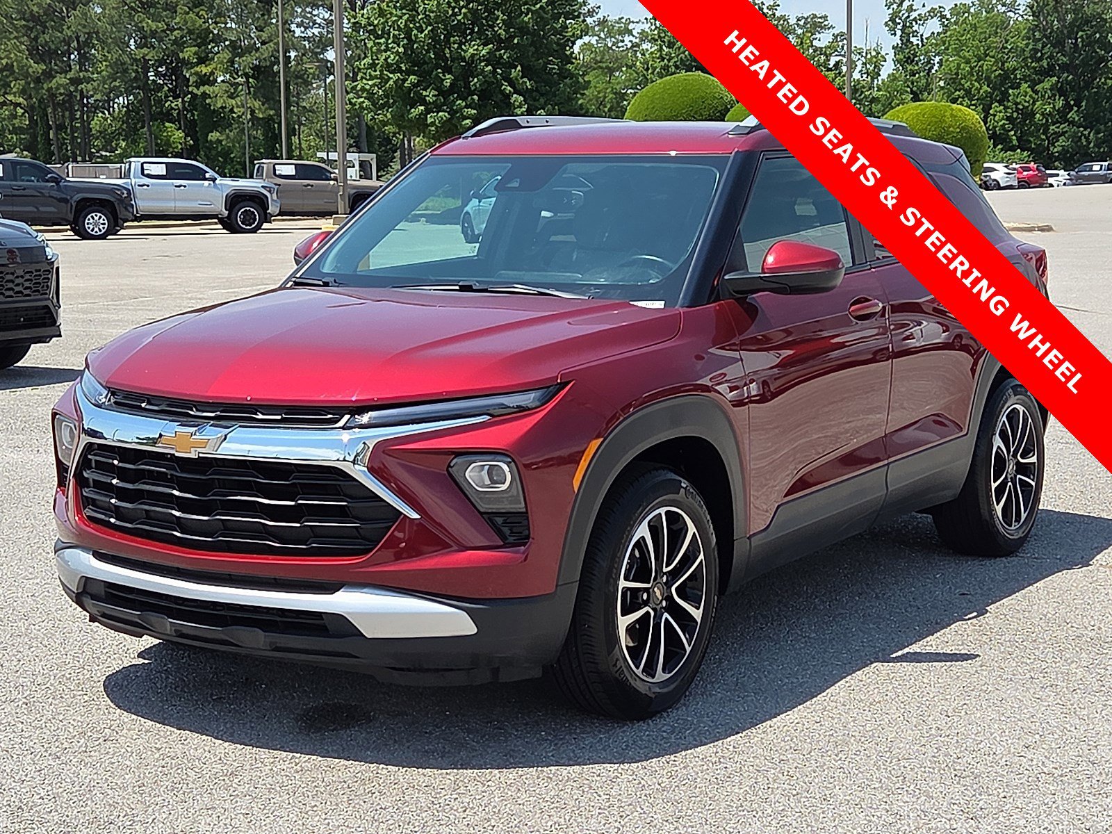 Used 2024 Chevrolet TrailBlazer LT w/ LT Cold Weather Package FWD image 2