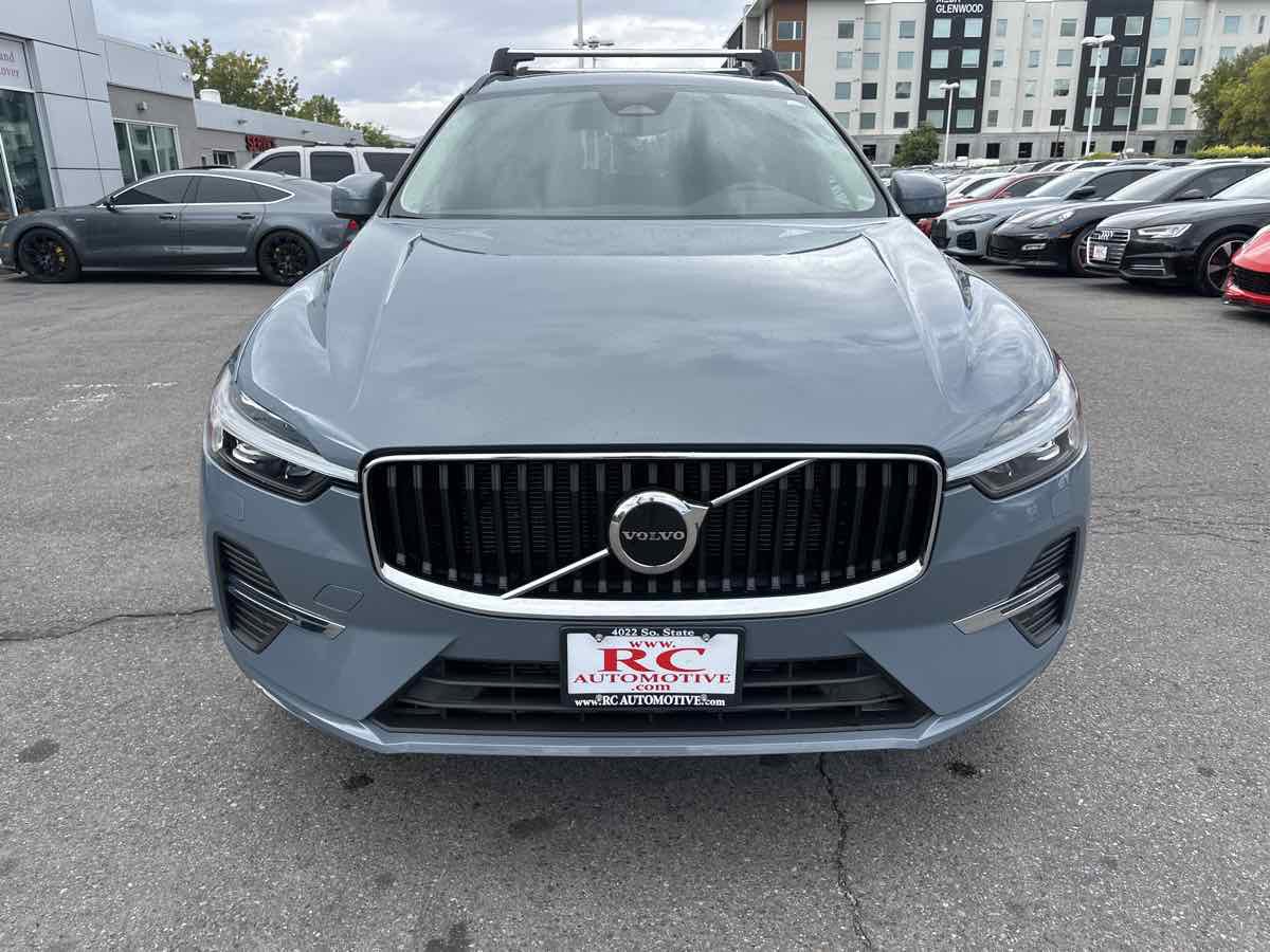 Used 2022 Volvo XC60 B5 Momentum w/ Climate Package image 8