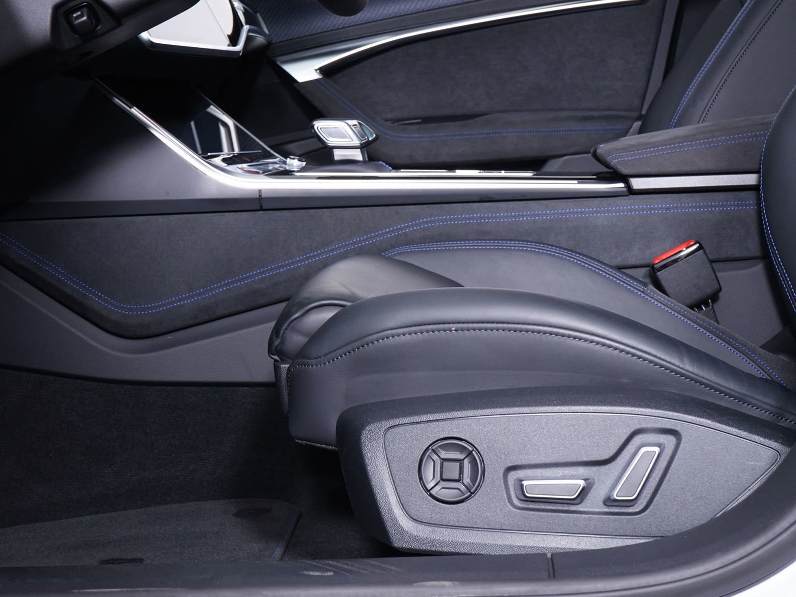 Used 2025 Audi RS 6 performance image 24