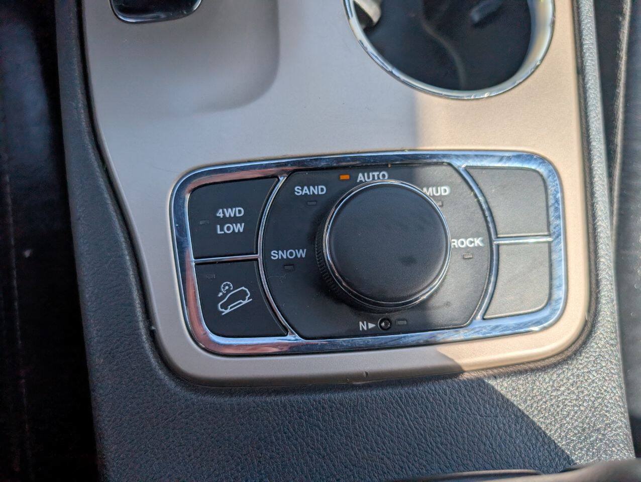 Used 2014 Jeep Grand Cherokee Limited w/ Trailer Tow Group IV AWD/4WD image 18