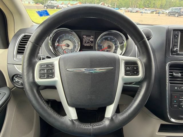 Used 2015 Chrysler Town & Country Touring-L w/ Driver Convenience Group FWD image 20