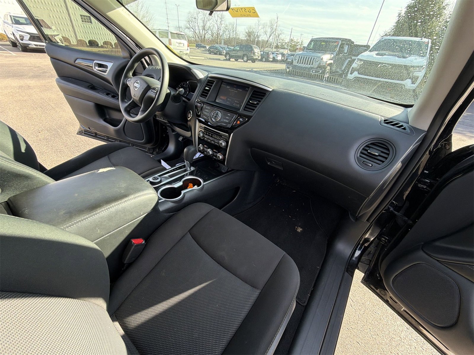 Used 2020 Nissan Pathfinder S image 27