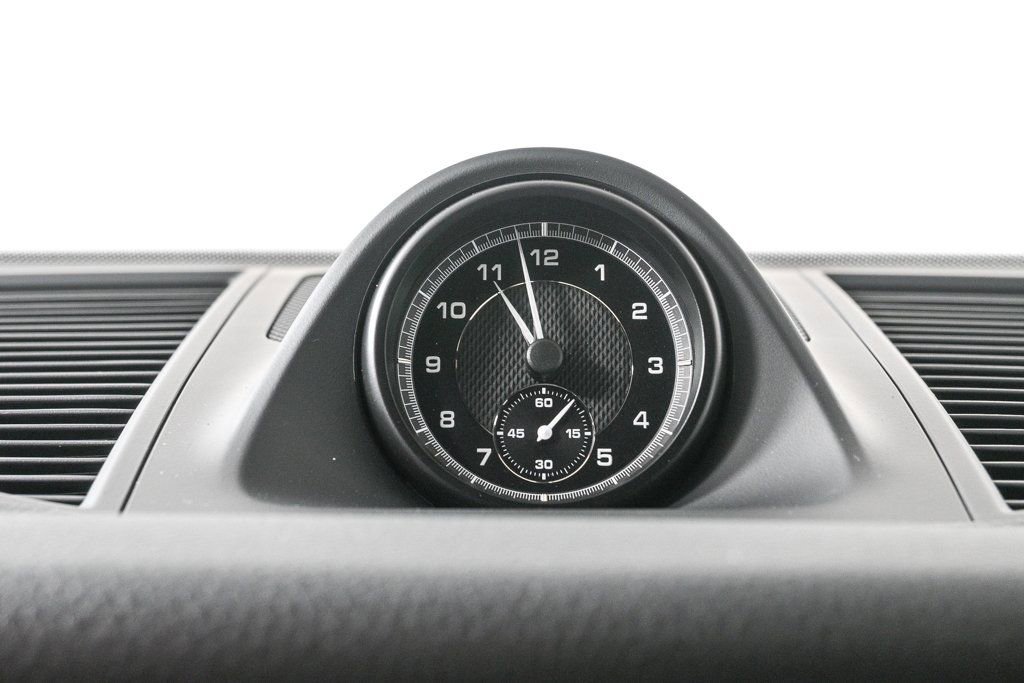 Certified 2025 Porsche Macan image 16