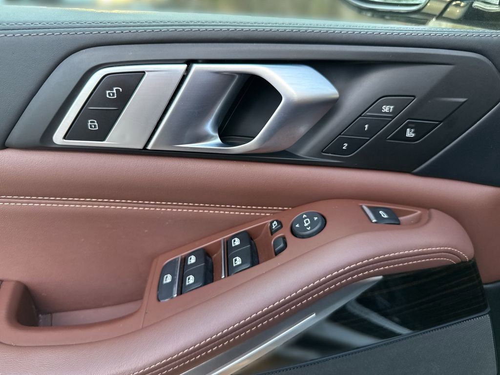 Used 2020 BMW X5 xDrive50i w/ Executive Package AWD/4WD image 15