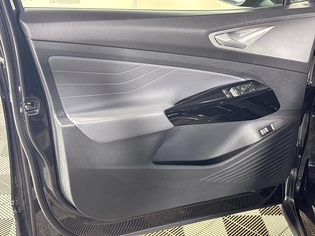 Certified 2023 Volkswagen ID.4 Pro S Plus AWD/4WD image 11