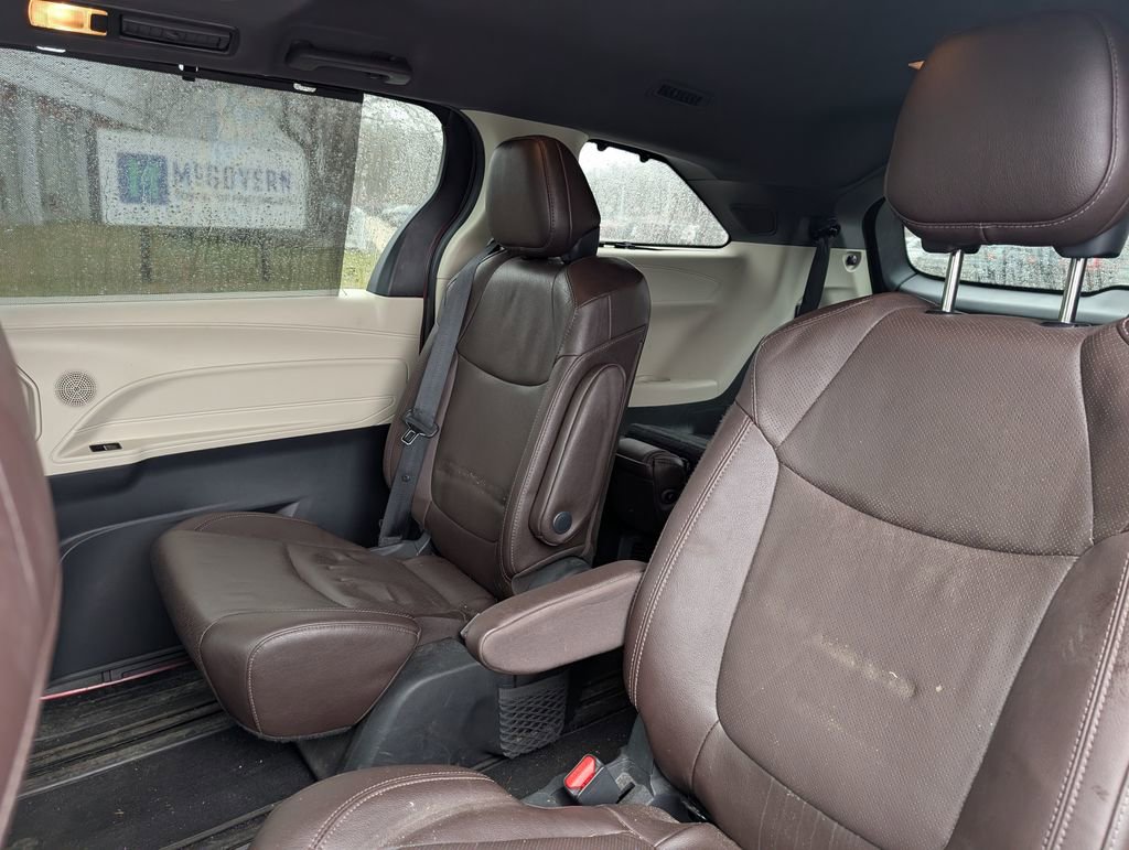 Used 2022 Toyota Sienna Platinum image 15