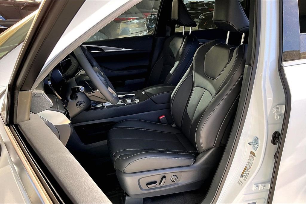 New 2026 INFINITI QX60 Luxe w/ Cargo Package image 17