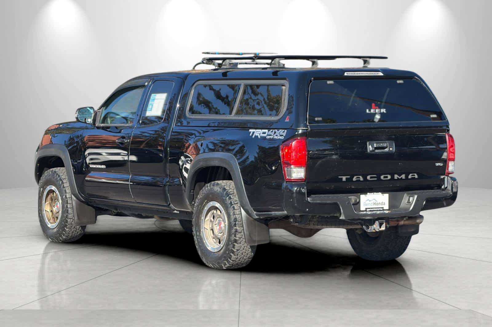 Used 2016 Toyota Tacoma TRD Off-Road w/ Premium & Technology Package AWD/4WD image 6