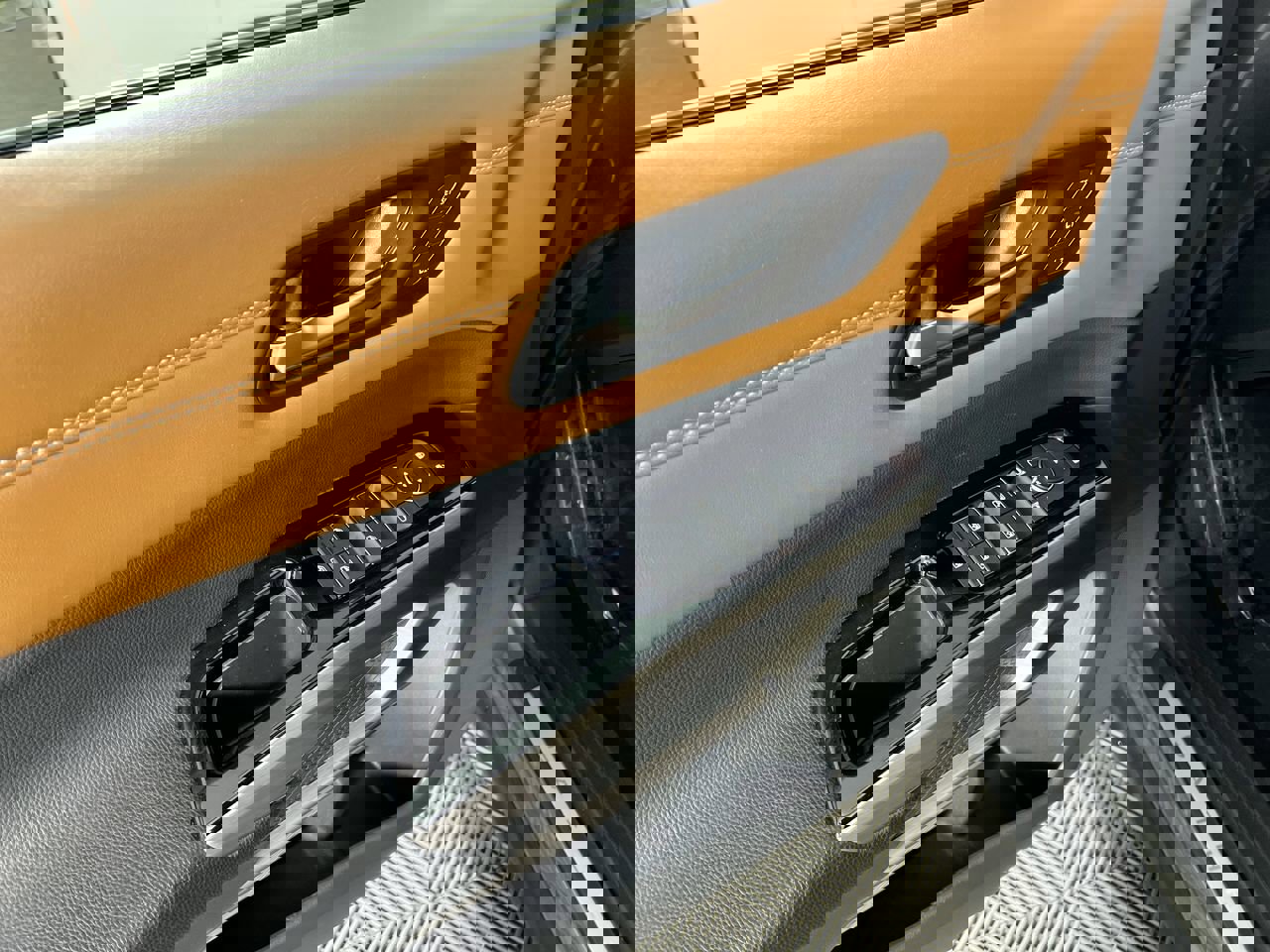 Used 2024 Nissan Pathfinder Platinum image 14