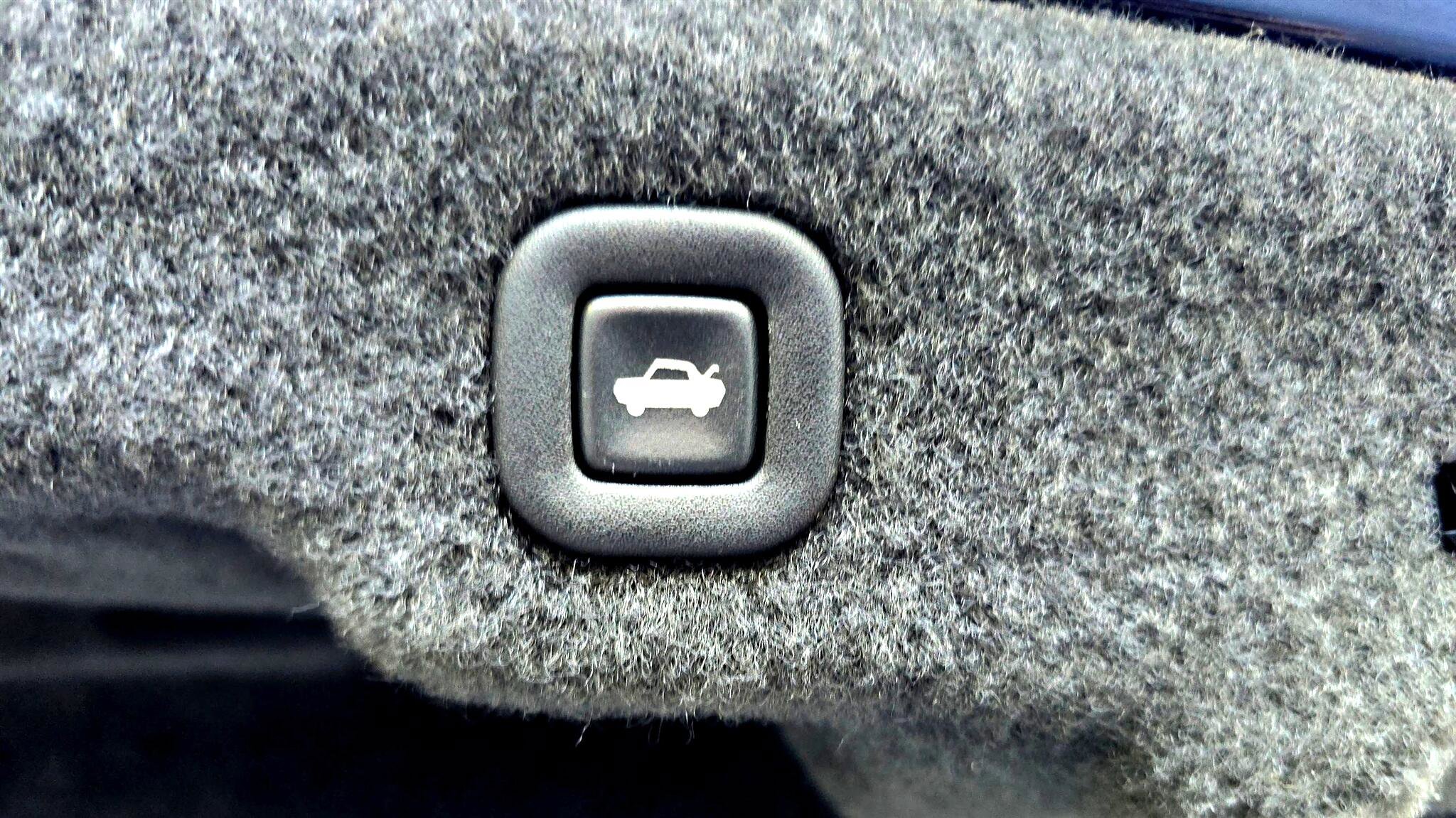 Used 2004 Cadillac XLR image 48