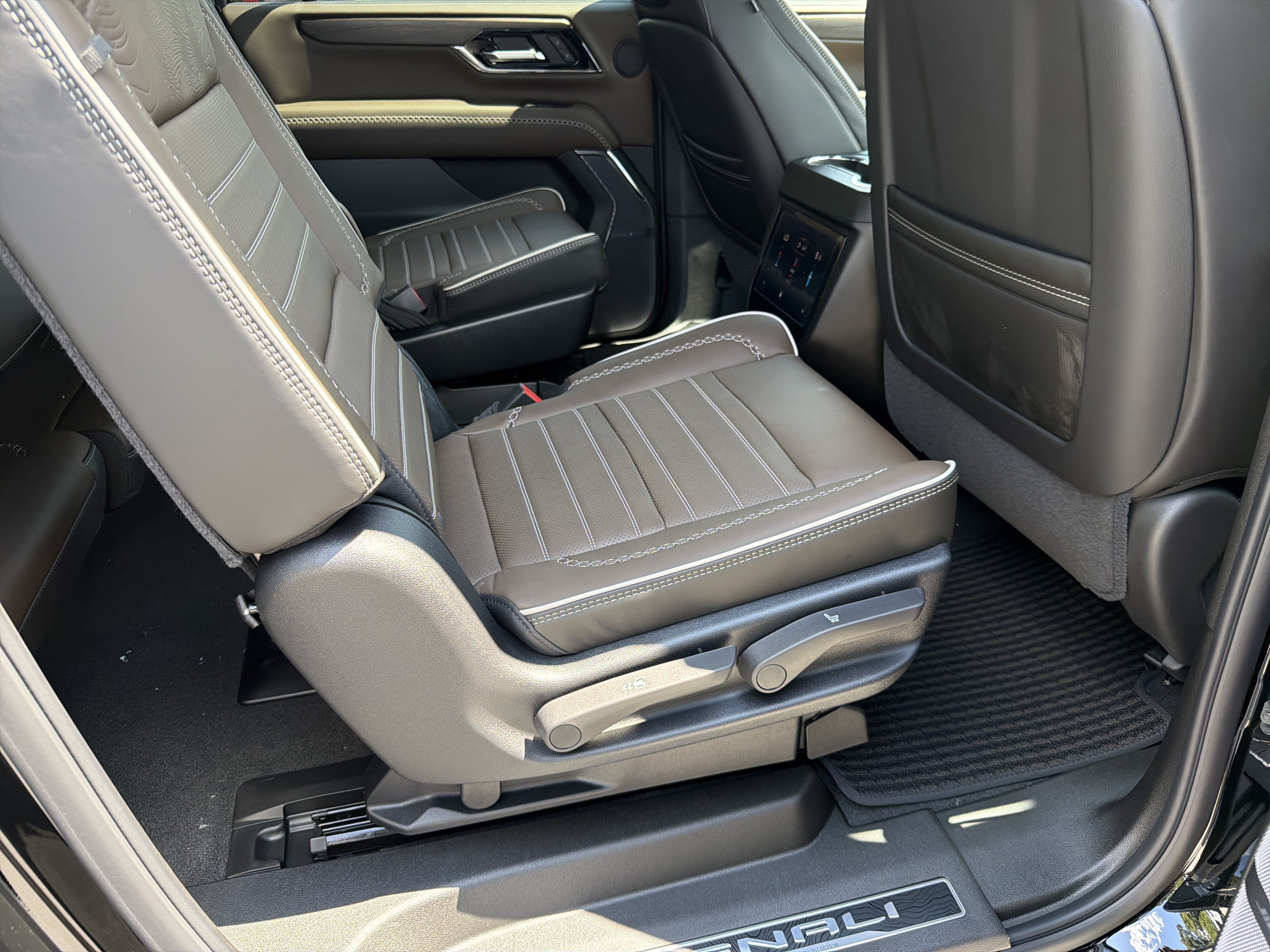 New 2026 GMC Yukon XL Denali Ultimate AWD/4WD image 16