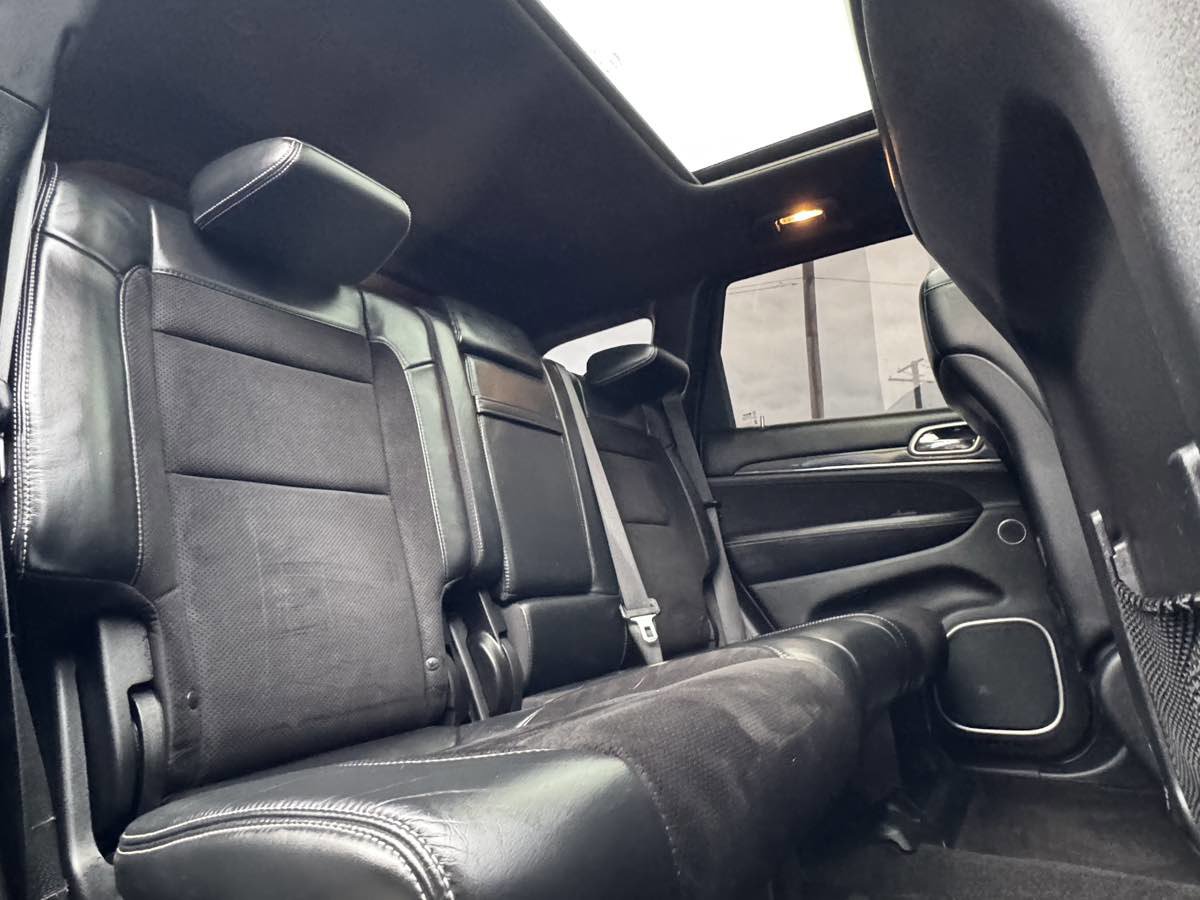 Used 2015 Jeep Grand Cherokee SRT w/ Luxury Group II AWD/4WD image 40