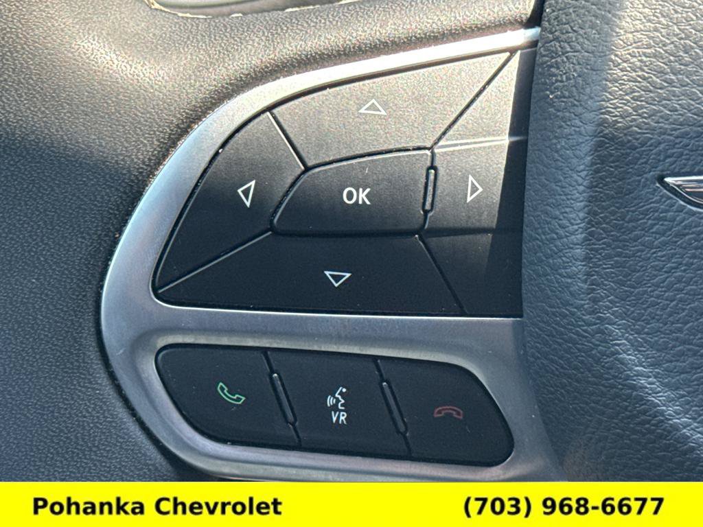 Used 2025 Chrysler Pacifica Select FWD image 13