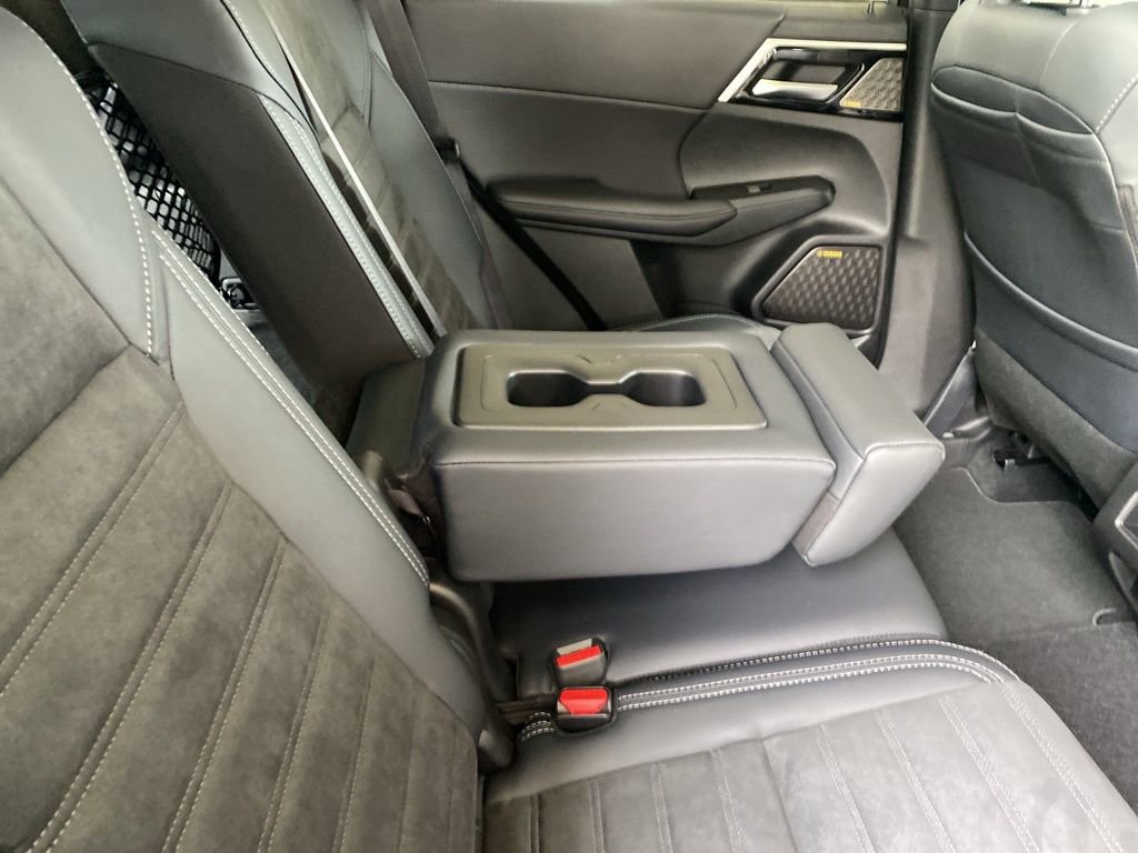New 2025 Mitsubishi Outlander SE image 29