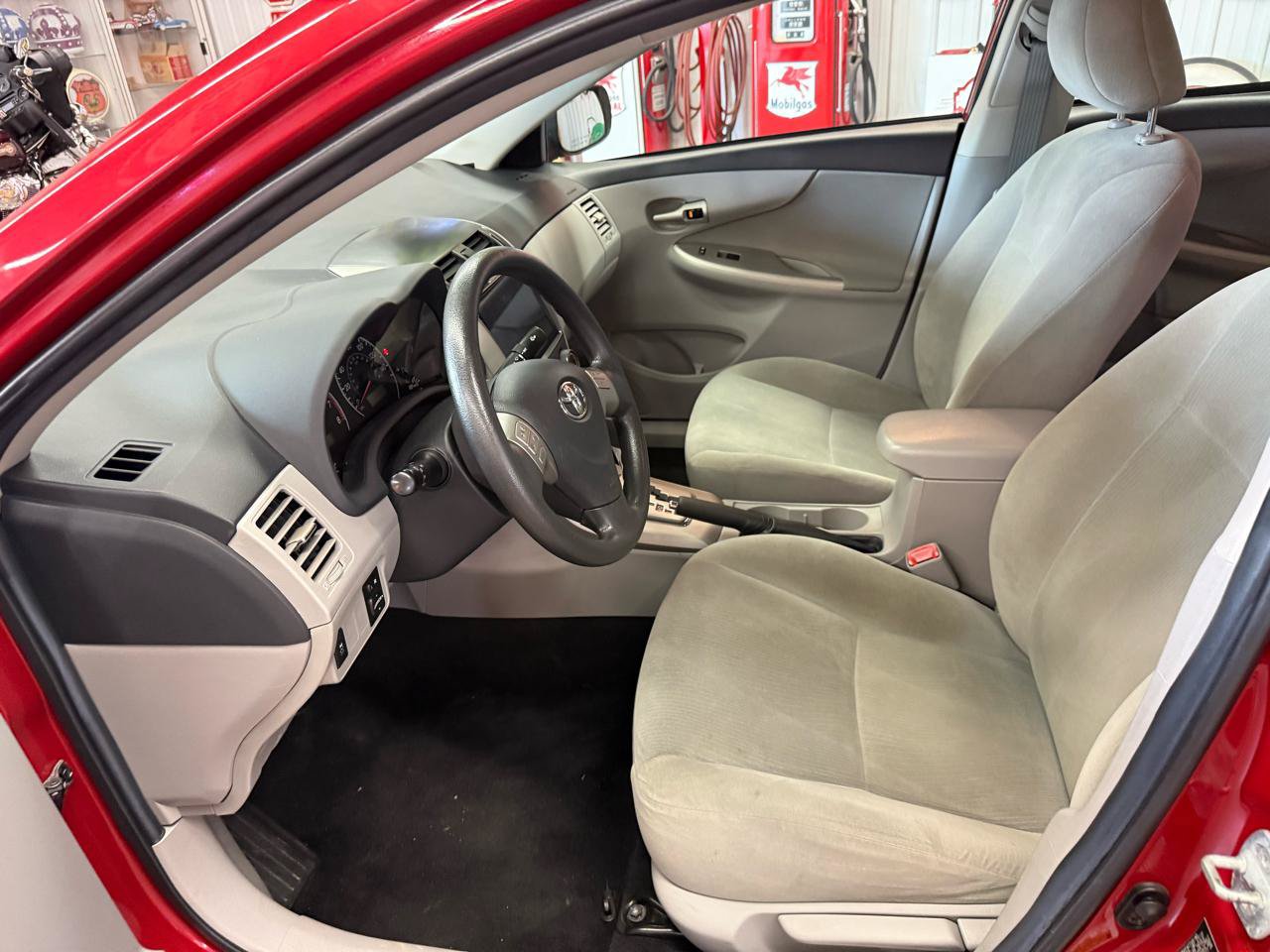 Used 2012 Toyota Corolla LE FWD image 11