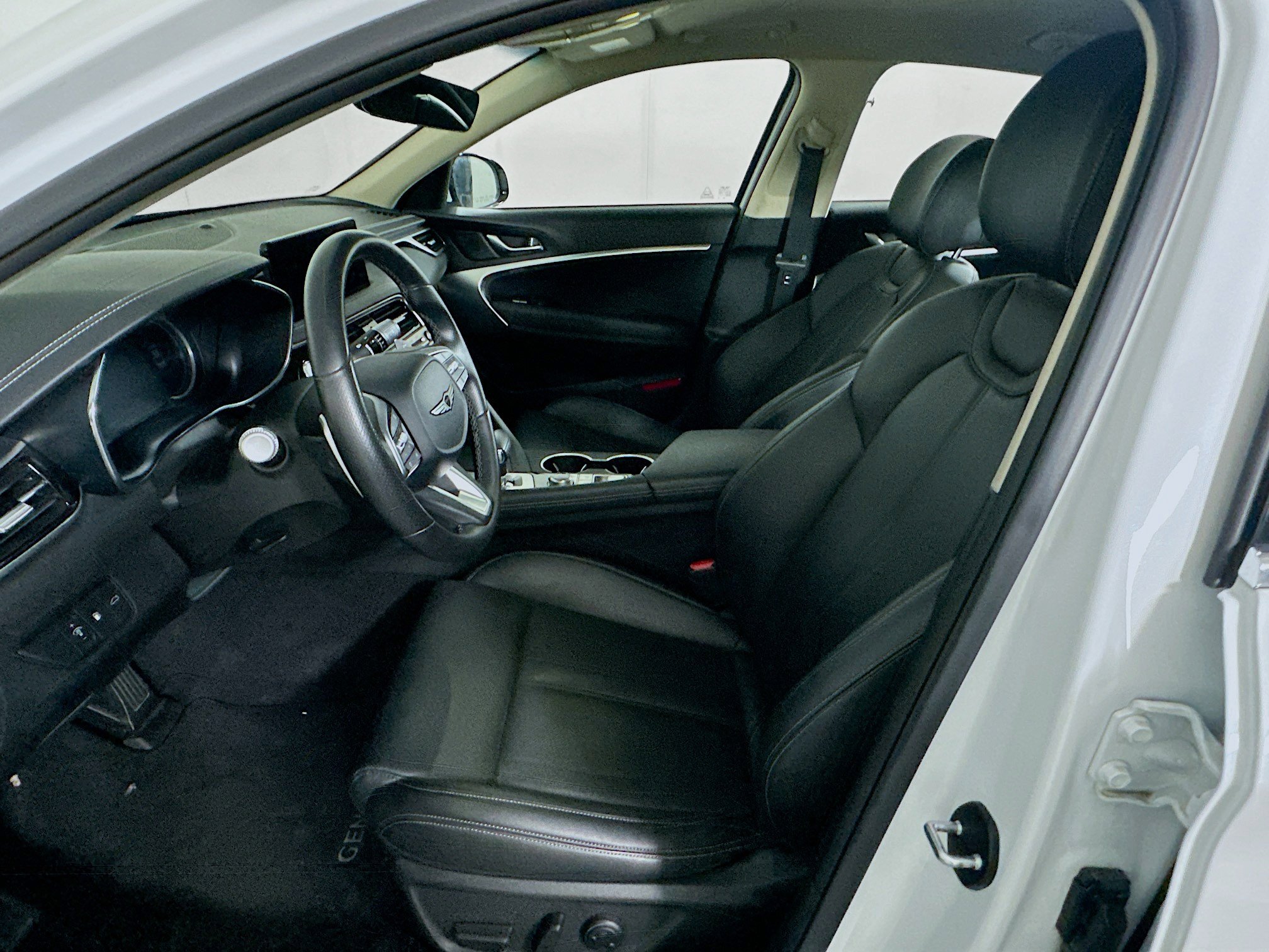 Used 2025 Genesis G70 2.5T RWD image 13