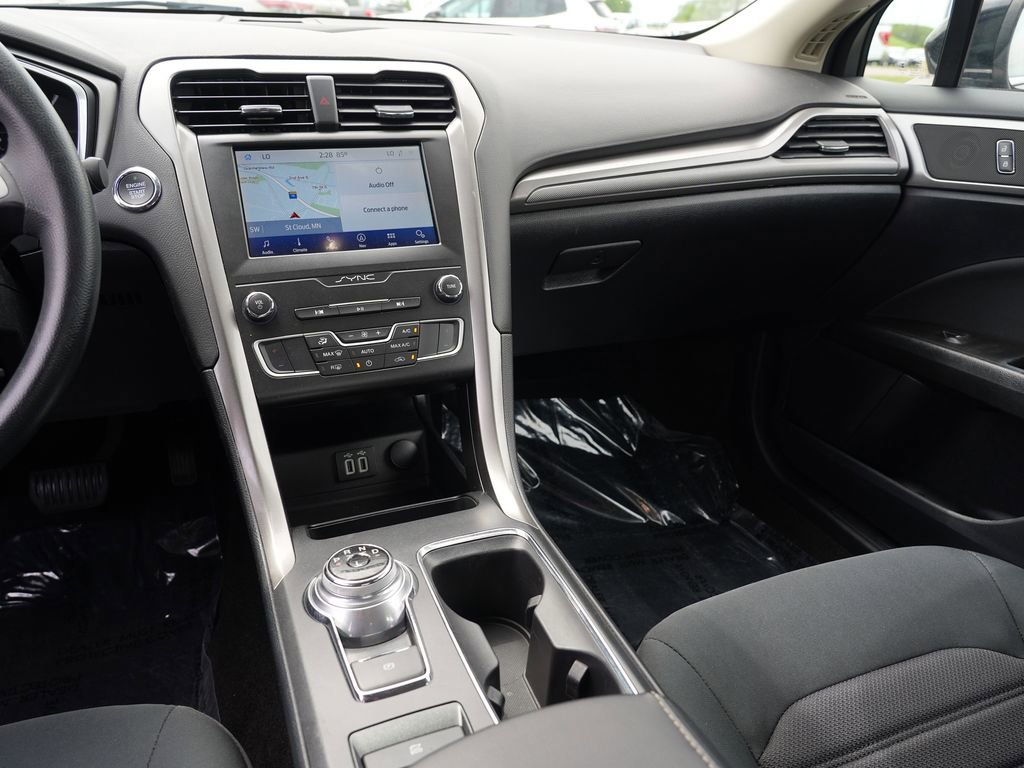 Used 2020 Ford Fusion SE FWD image 22