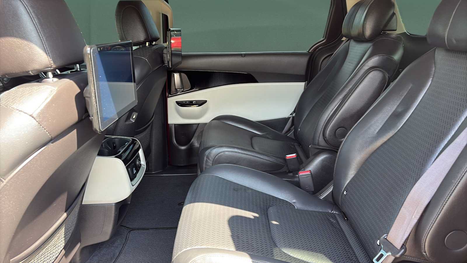 Used 2023 Kia Carnival SX Prestige FWD image 18