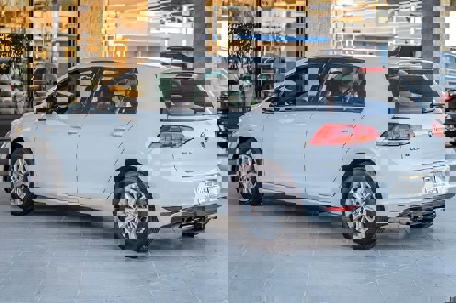 Used 2016 Volkswagen Golf S image 6