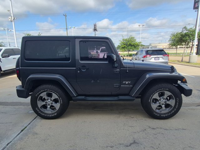 Used 2016 Jeep Wrangler Sahara w/ Connectivity Group AWD/4WD image 2