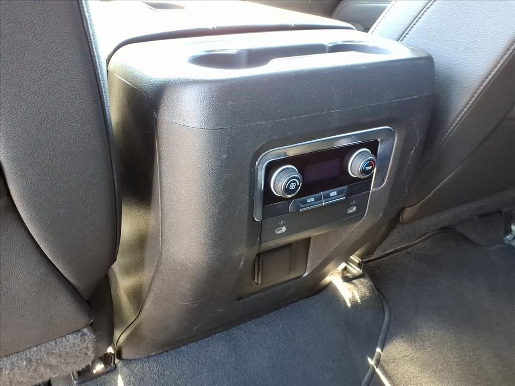 Used 2023 Chevrolet Suburban LT image 32