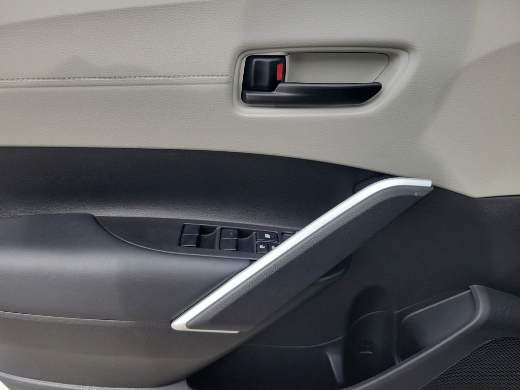 Used 2025 Toyota Corolla Cross L image 13