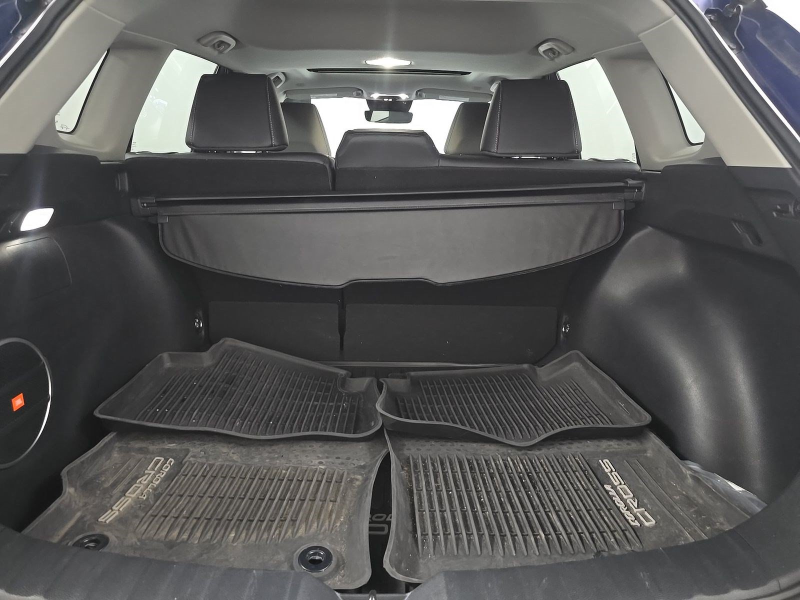 Used 2023 Toyota Corolla Cross XLE w/ Convenience Package FWD image 13