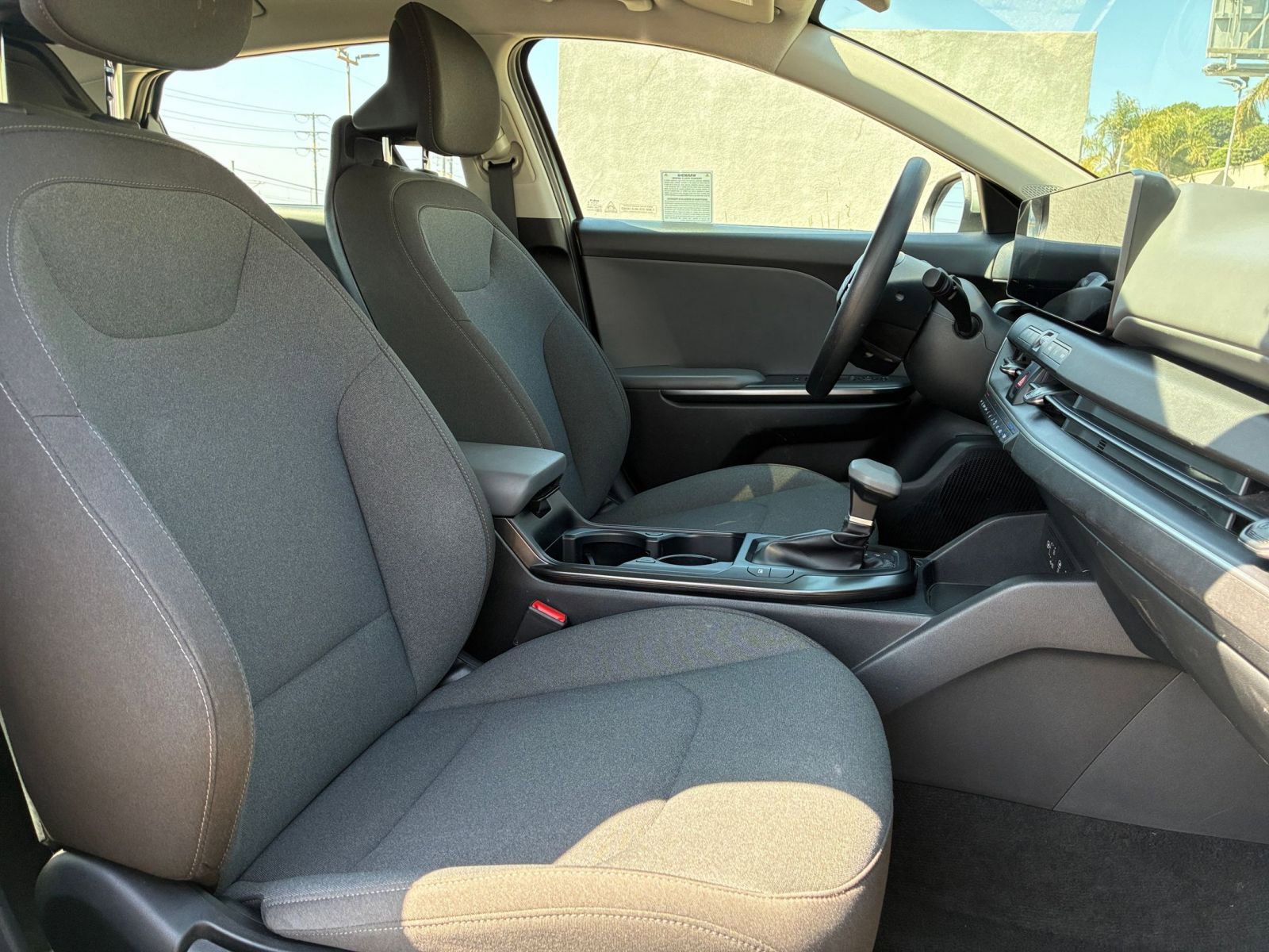 Used 2025 Kia K4 LXS image 35