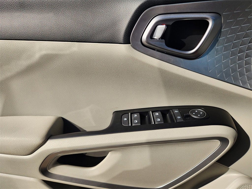 New 2025 Kia Soul LX w/ LX Technology Package image 16