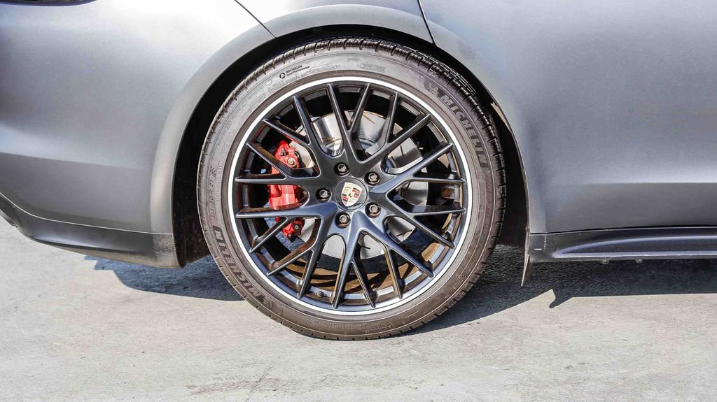 Used 2019 Porsche Panamera GTS image 12