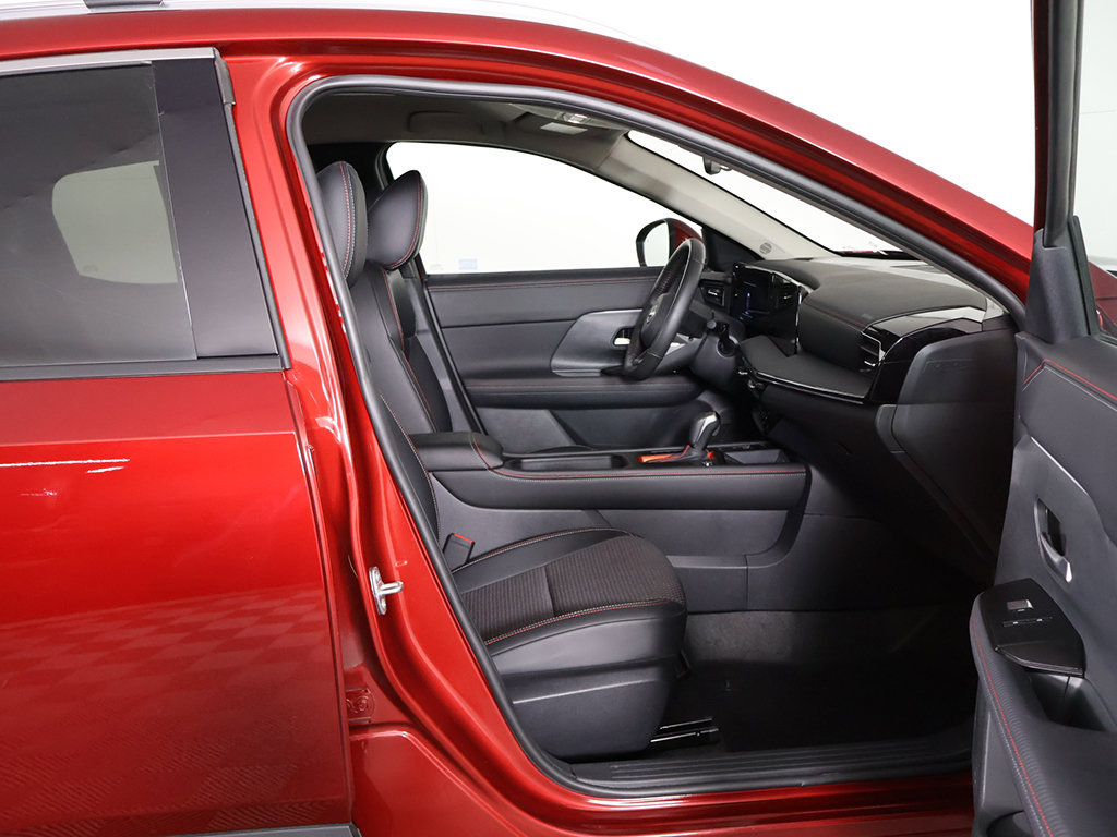 Used 2025 Nissan Kicks SR FWD image 29