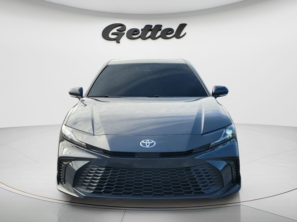 Used 2025 Toyota Camry SE image 2