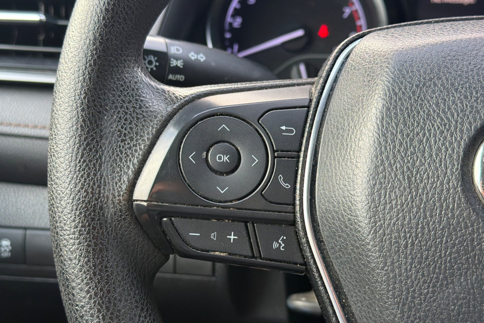 Used 2020 Toyota Camry LE w/ Carpet Mat Package FWD image 28