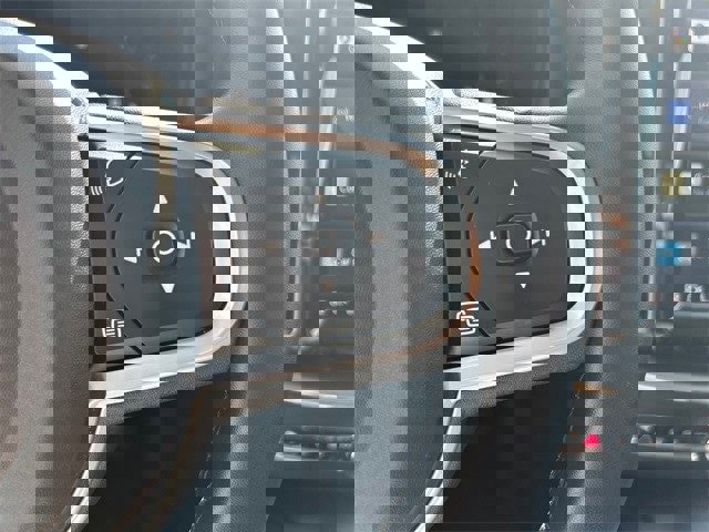 Used 2022 Volvo XC60 B5 Momentum image 24