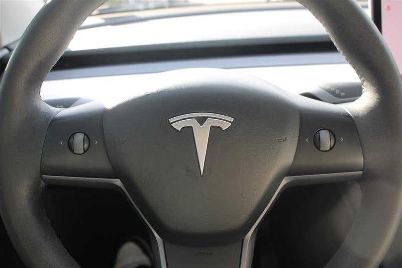 Used 2021 Tesla Model Y Long Range image 16