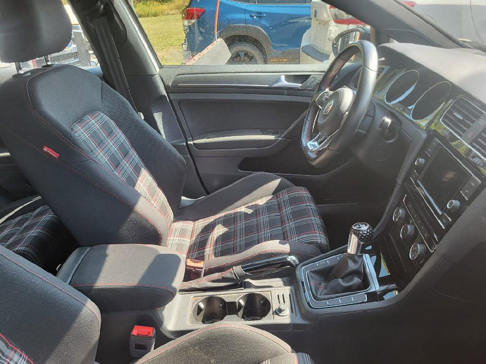 Used 2019 Volkswagen Golf S image 5