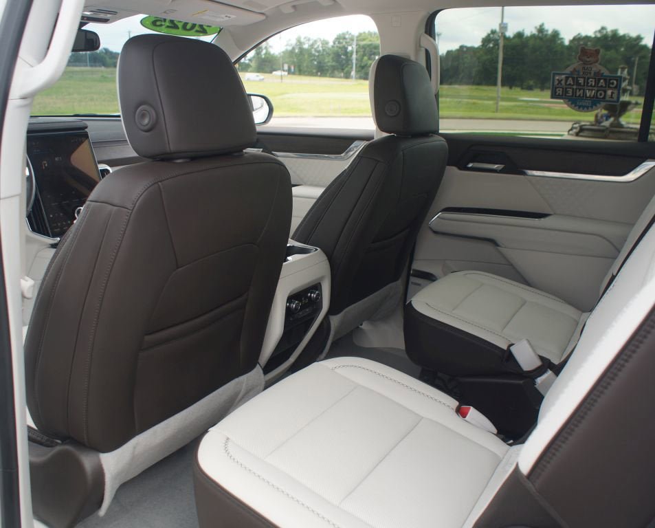 Used 2025 GMC Acadia Denali w/ LPO, Floor Liner Package FWD image 16