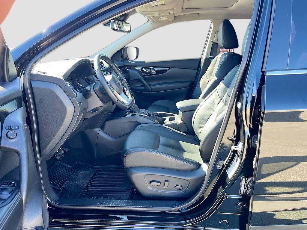 Used 2022 Nissan Rogue Sport SL w/ Premium Package image 22