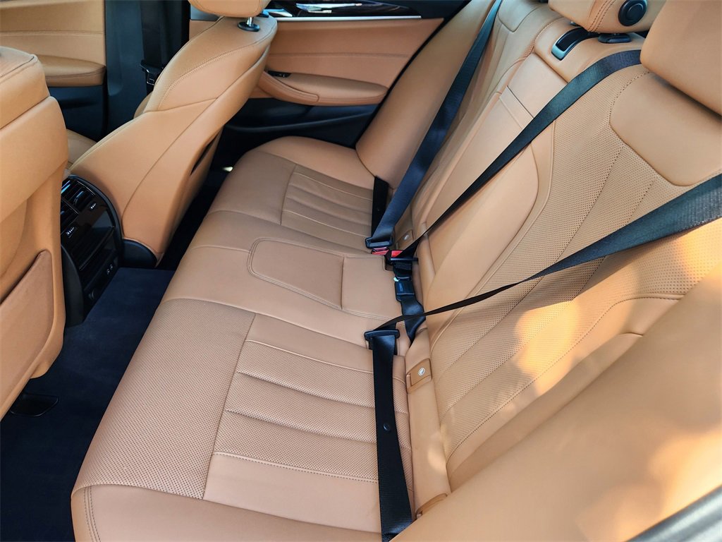 Used 2022 BMW 530e xDrive 530e iPerformance w/ M Sport Package image 15