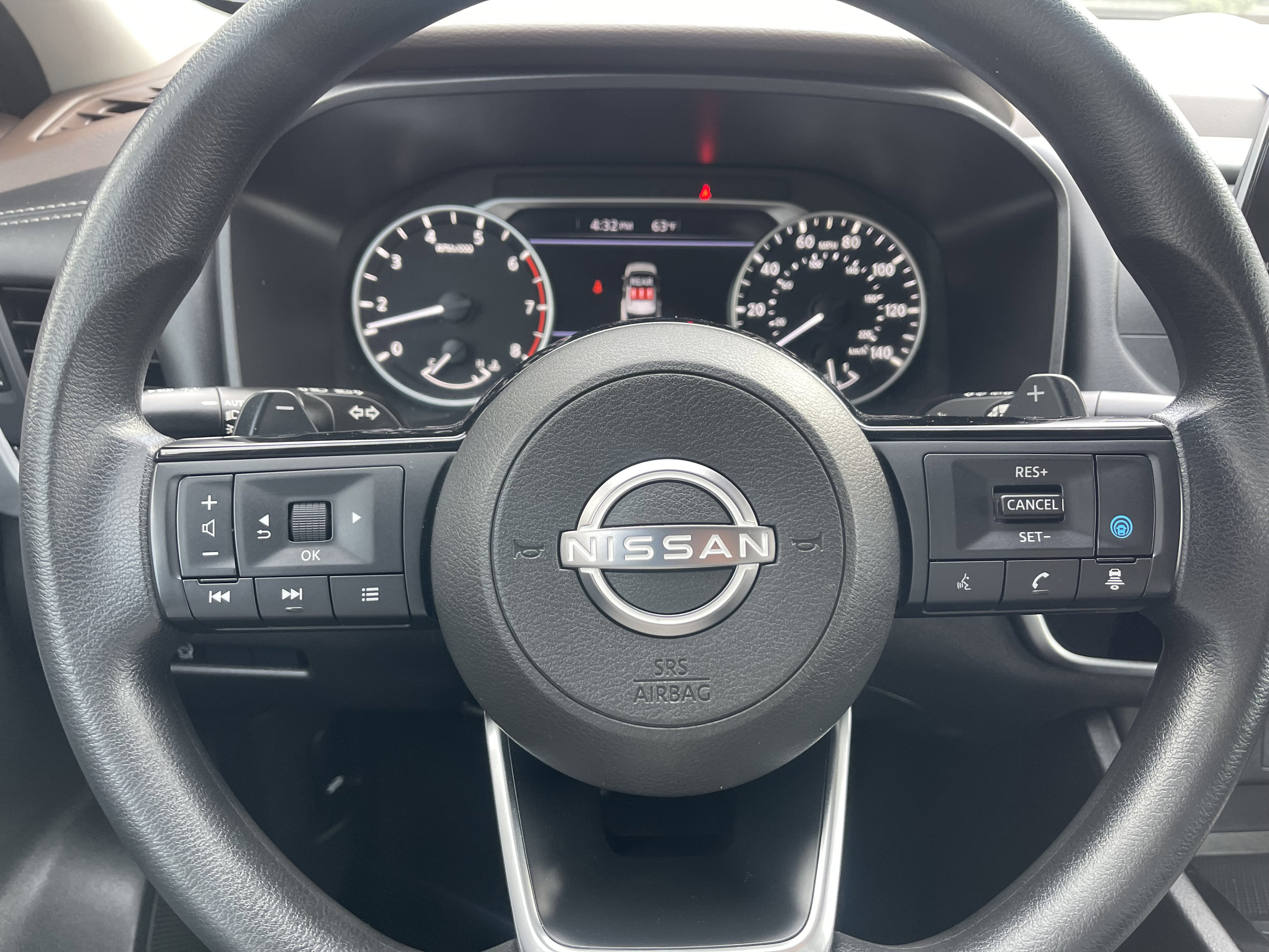 Used 2023 Nissan Rogue SV image 32