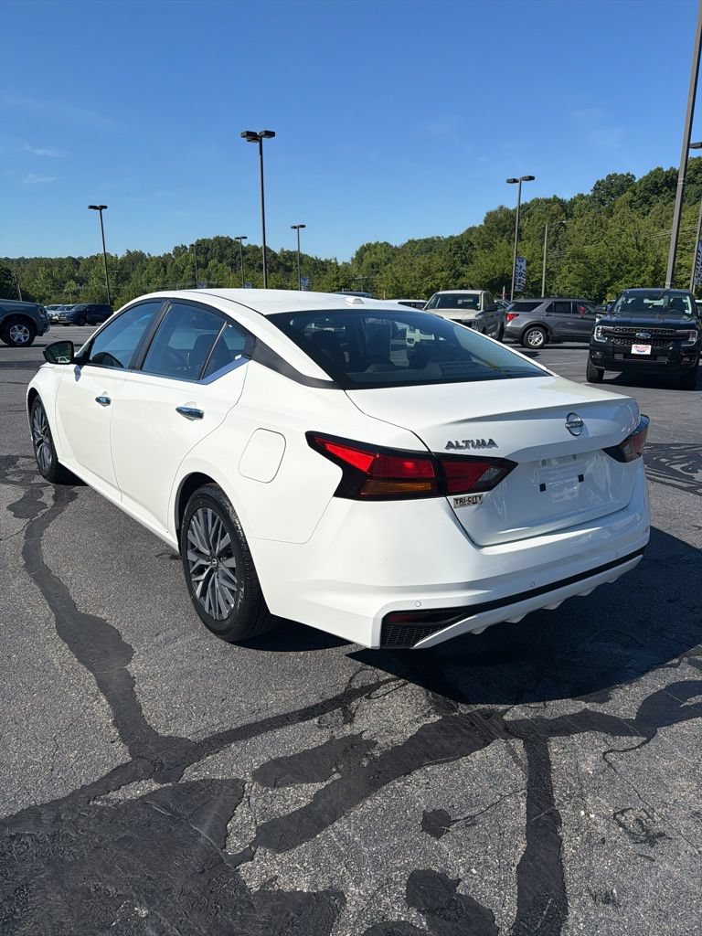 Used 2025 Nissan Altima 2.5 SV FWD image 7
