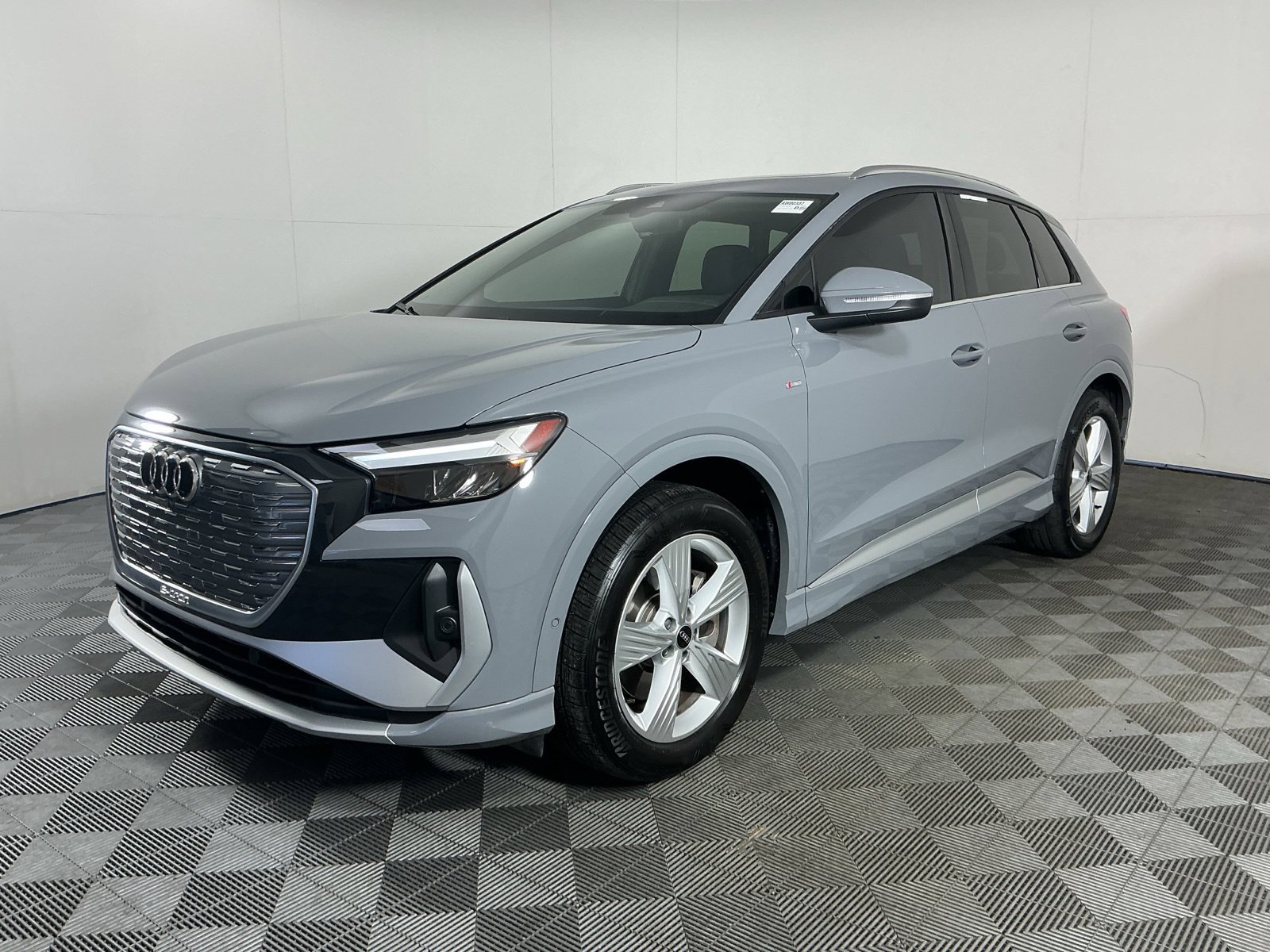 Used 2024 Audi Q4 e-tron Premium Plus w/ Premium Plus AWD/4WD image 3