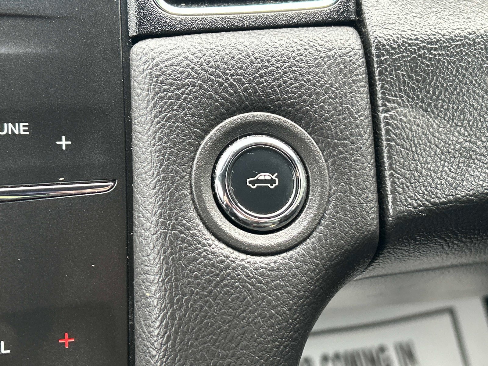 Used 2015 Ford Taurus SEL w/ Equipment Group 201A FWD image 28