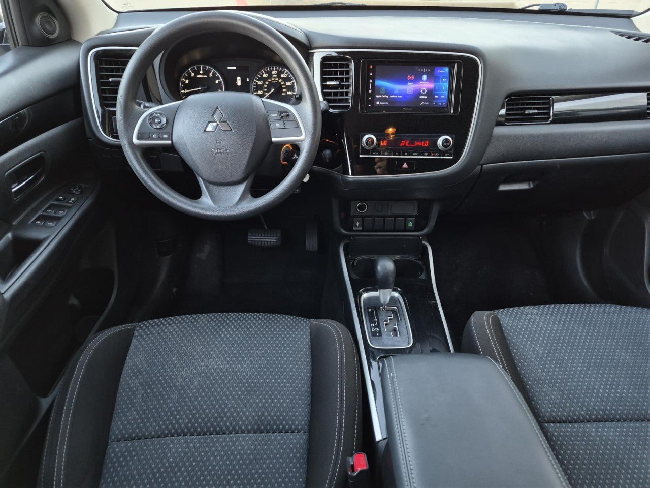 Used 2020 Mitsubishi Outlander SEL AWD/4WD image 14