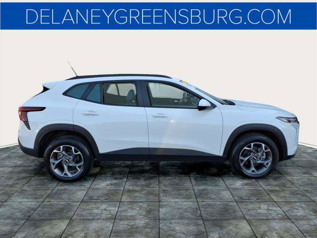 Certified 2025 Chevrolet Trax LT image 2