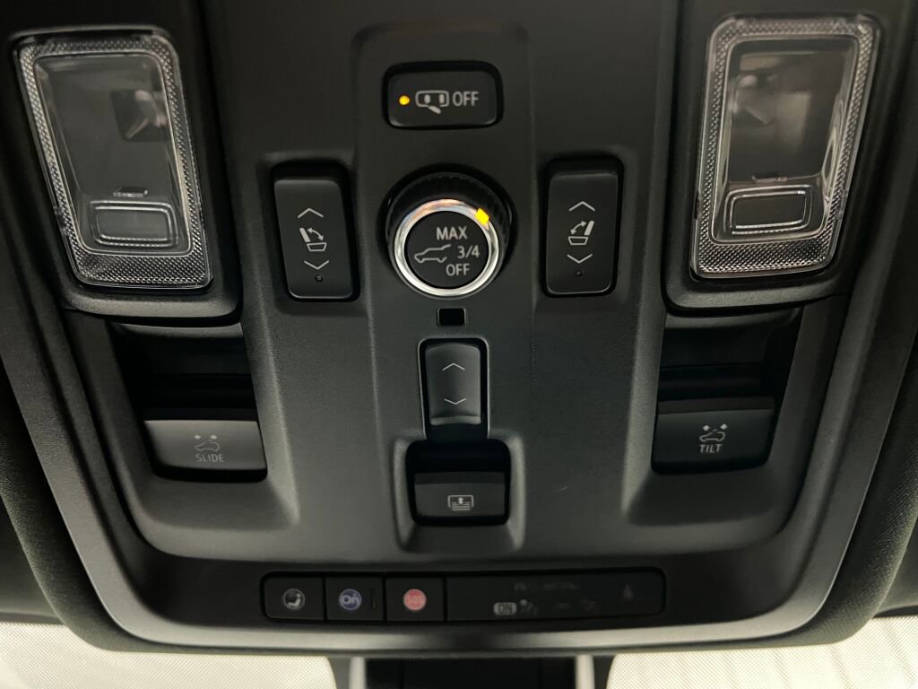 Used 2022 GMC Yukon Denali w/ Denali Premium Package image 18