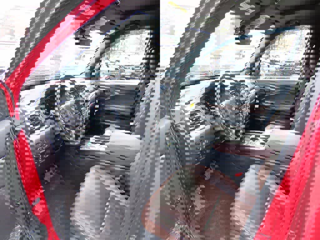 Certified 2024 Honda Passport EX-L image 2