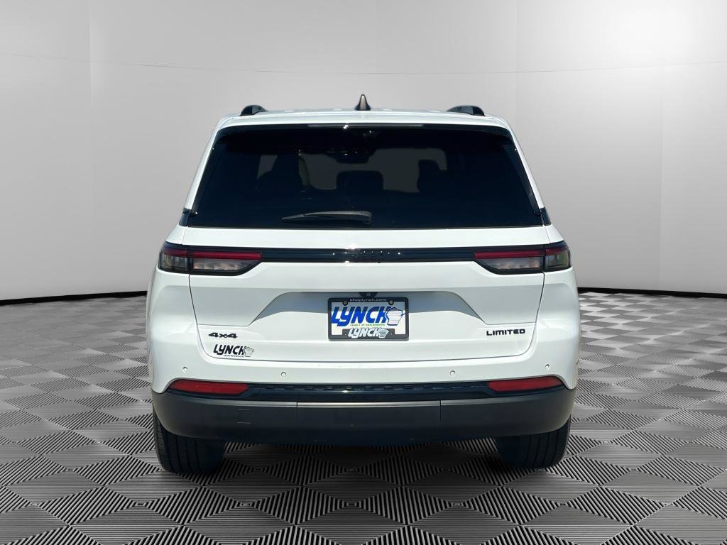 Used 2023 Jeep Grand Cherokee Limited w/ Luxury Tech Group II AWD/4WD image 3
