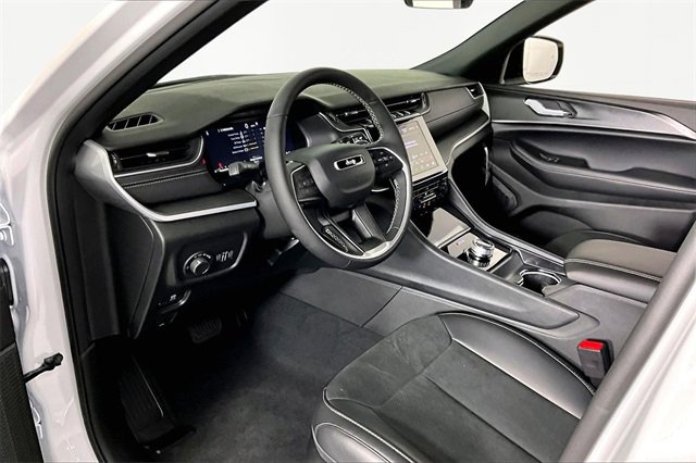 New 2025 Jeep Grand Cherokee L Altitude image 8